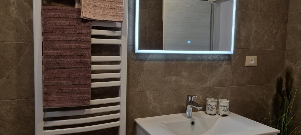 N&G Apartments Ρόβινι Εξωτερικό φωτογραφία