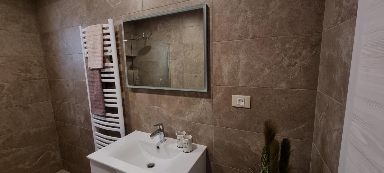N&G Apartments Ρόβινι Εξωτερικό φωτογραφία